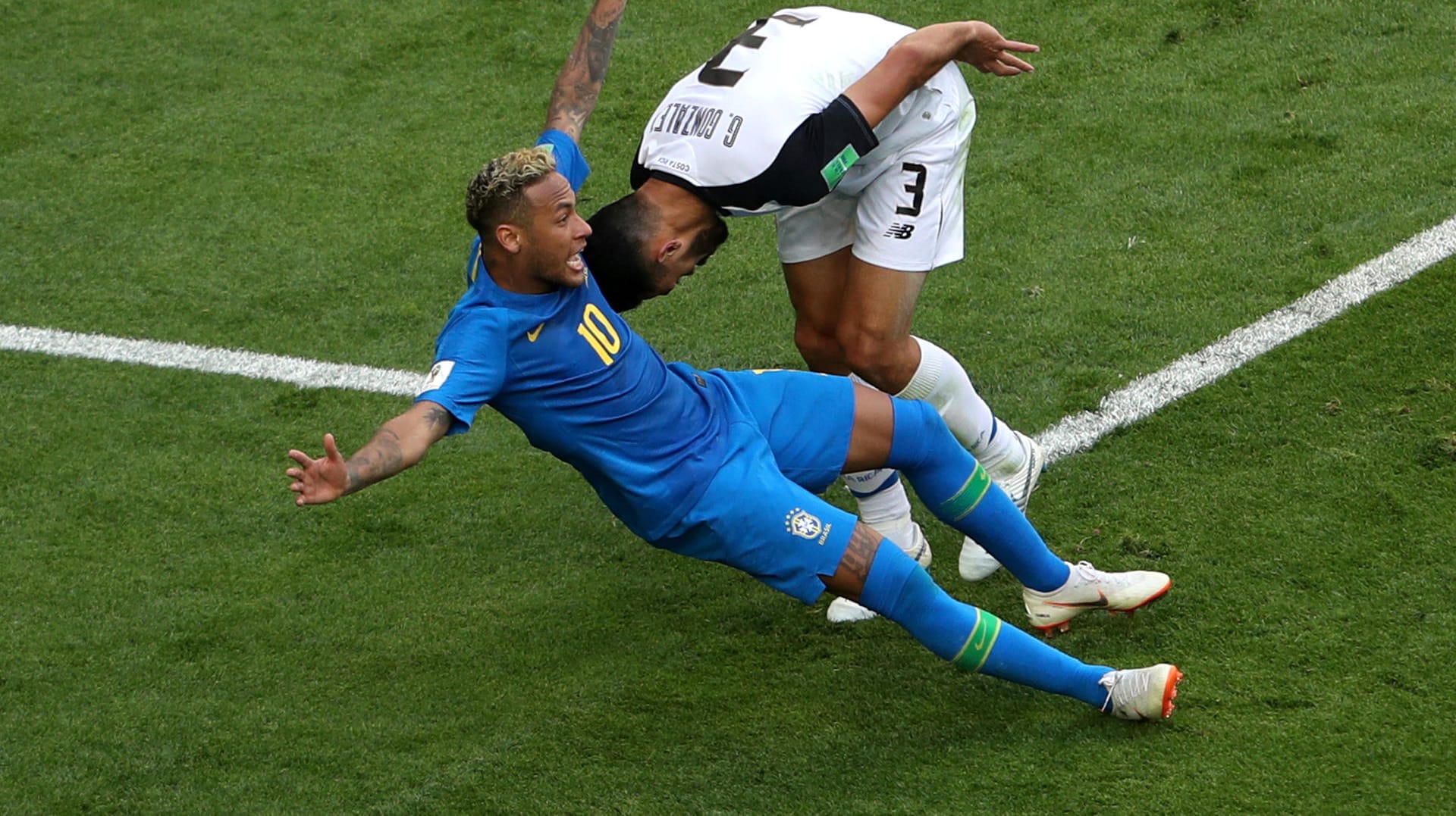 WM 2018: Neymar geht beim Spiel Brasilien-Costa Rica zu Boden. (Archivbild)