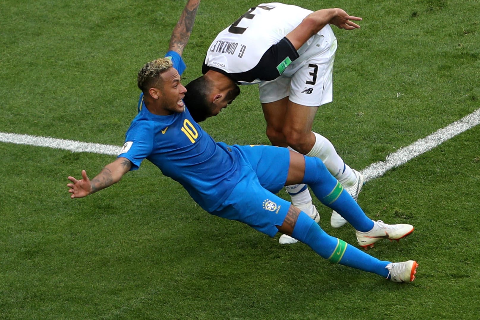 WM 2018: Neymar geht beim Spiel Brasilien-Costa Rica zu Boden. (Archivbild)