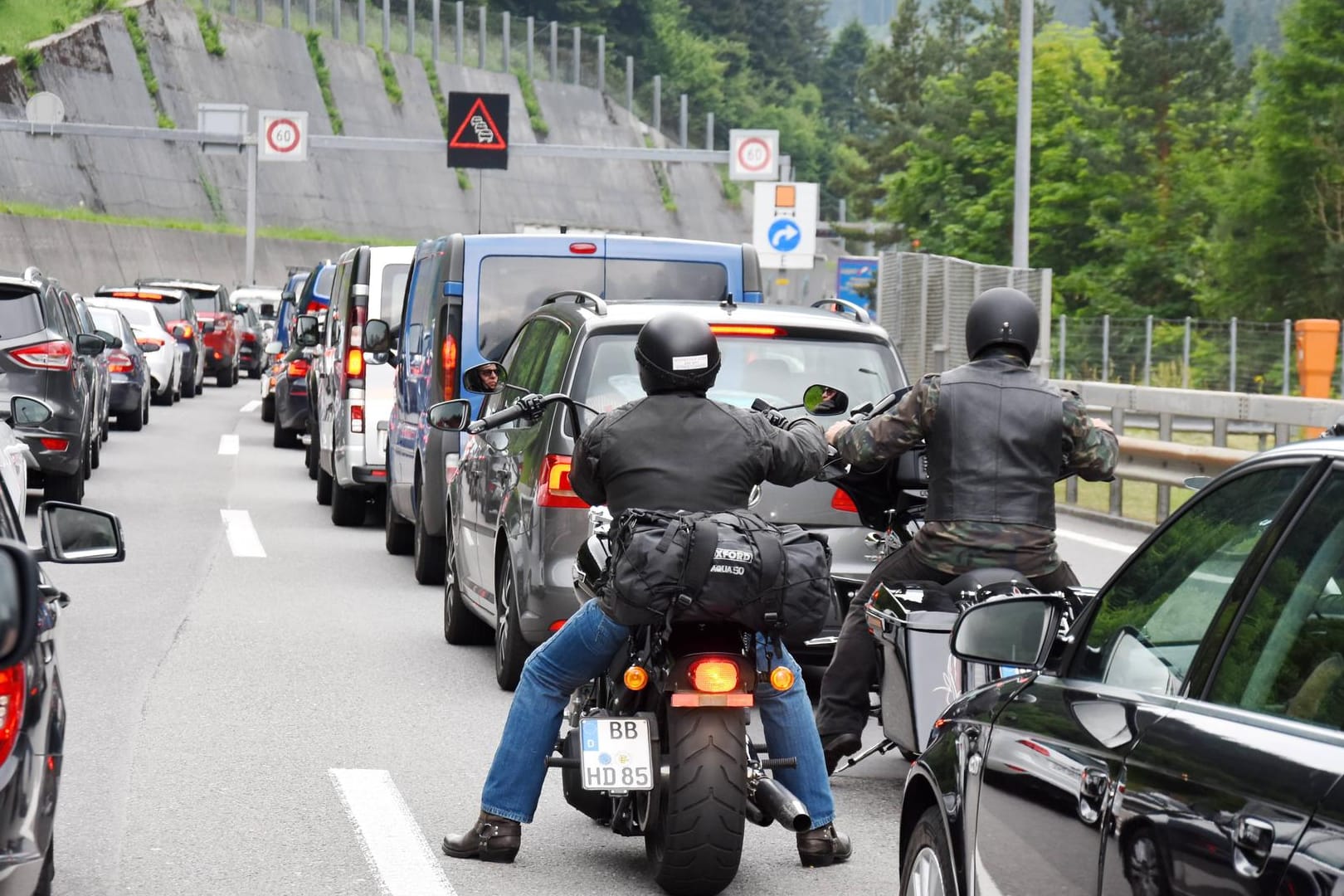 Stau vor dem Gotthardtunnel