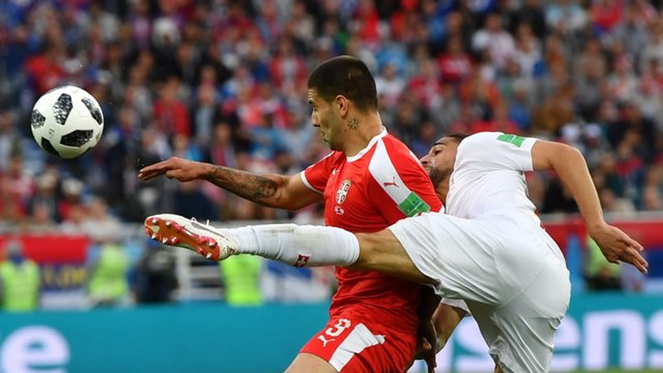 Will auch gegen Brasilien treffen: Serbiens Aleksandar Mitrovic (l).