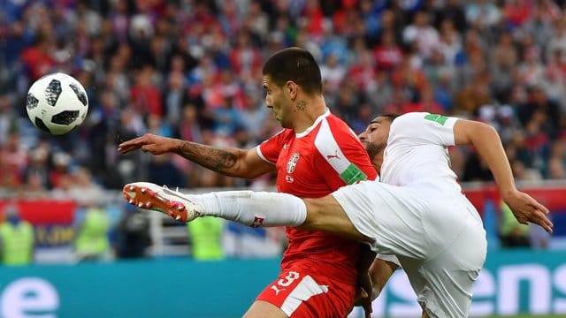 Will auch gegen Brasilien treffen: Serbiens Aleksandar Mitrovic (l).