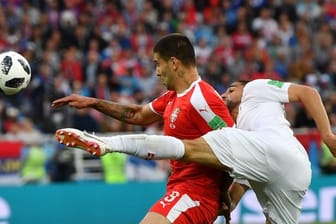 Will auch gegen Brasilien treffen: Serbiens Aleksandar Mitrovic (l).