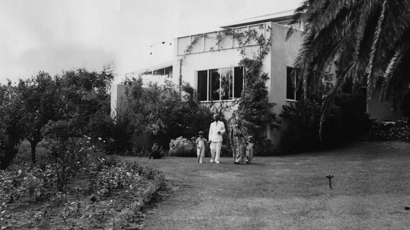 Kalifornisches Exil: Thomas Mann mit seiner Frau Katia und den Enkeln Freddo und Tonio in Santa Monica.