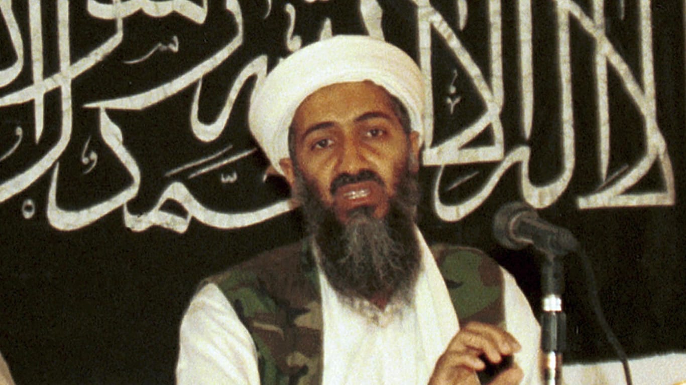 Osama bin Laden, 1998 in Khost in Afghanistan: Sami A. diente dem Al-Qaida-Chef als Leibwächter.
