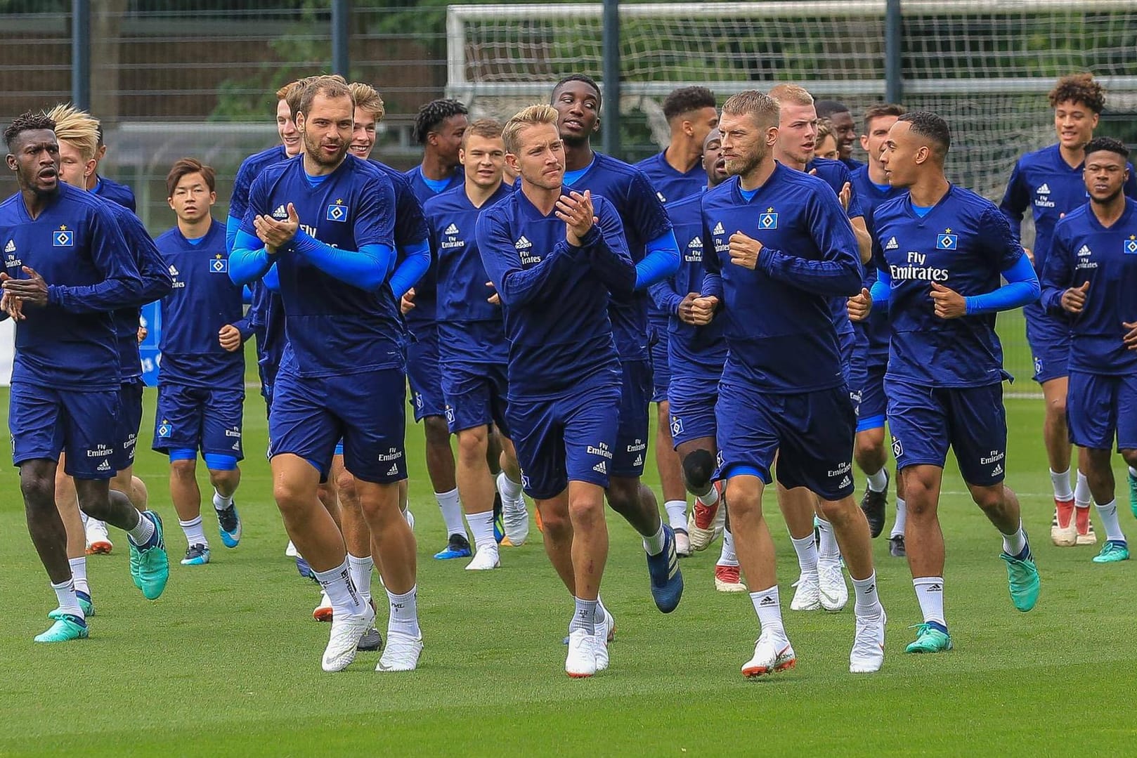 Die Hamburger beim Auftakttraining des Hamburger SV: Nach nur einem Tag wurde das Trainingslager abgebrochen.