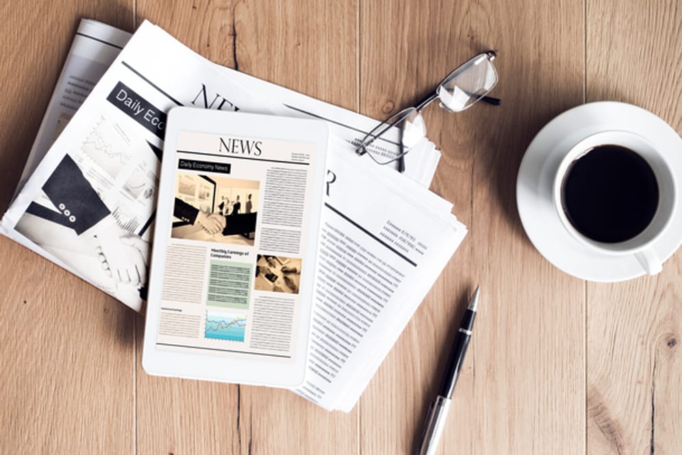 Zeitung und Kaffee