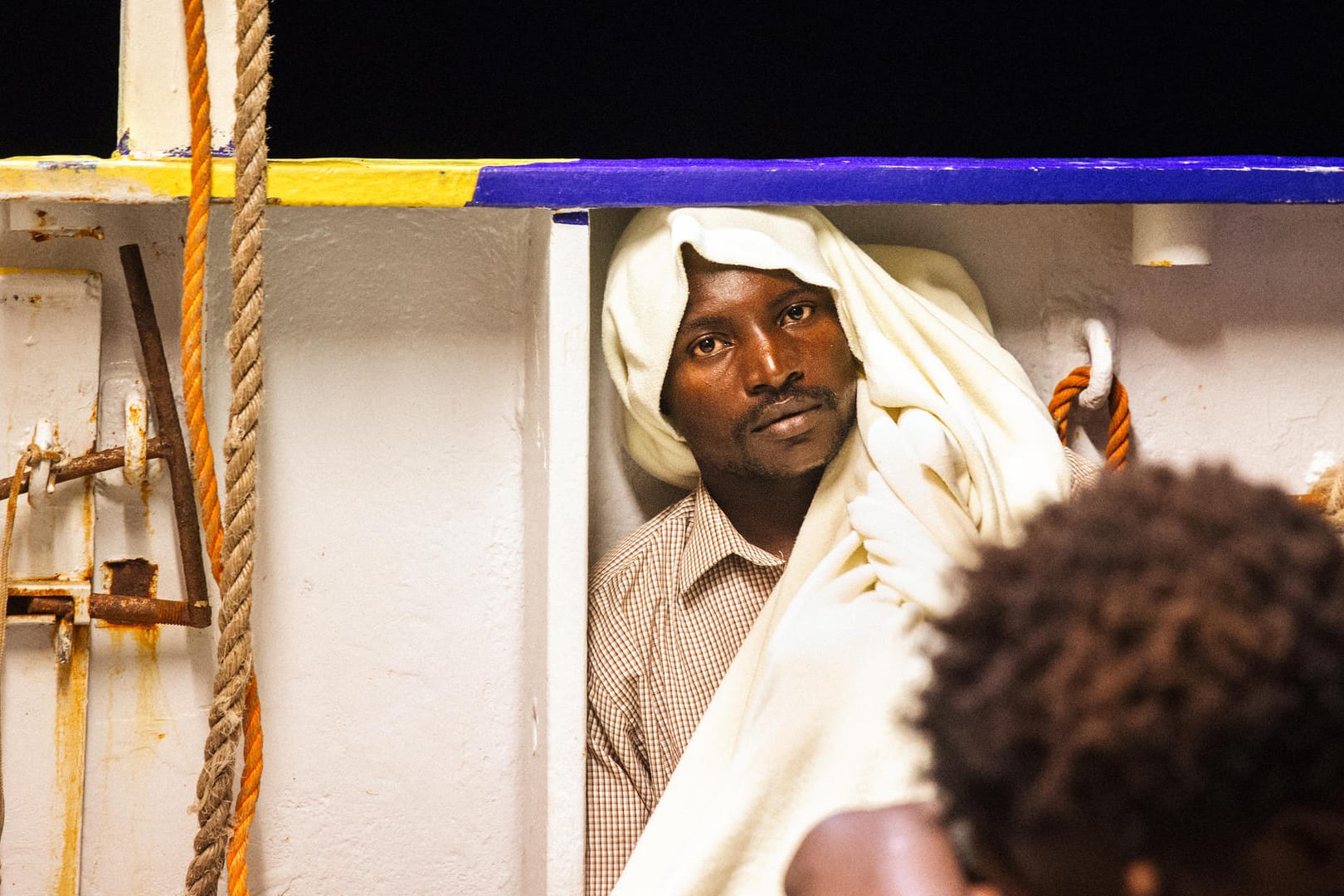 Flüchtlinge auf dem Rettungsschiff "Lifeline" der Hilfsorganisation "Mission Lifeline": Mitte Juni hatte Spanien noch 600 Menschen von Rettungsbooten aufgenommen.
