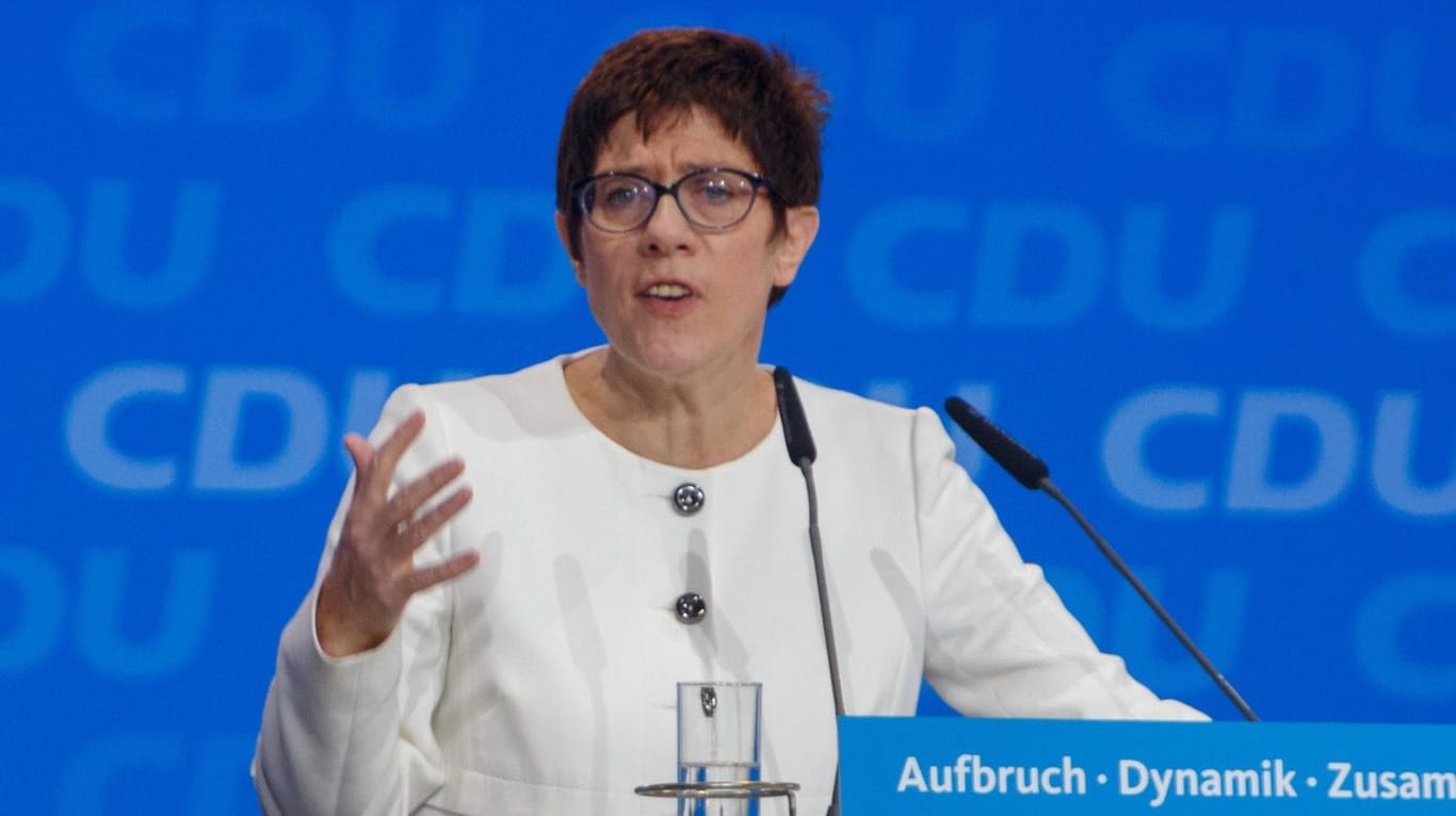 Annegret Kamp-Karrenbauer auf dem CDU-Parteitag im Februar: Neuer Vorschlag zur Flüchtlingspolitik.