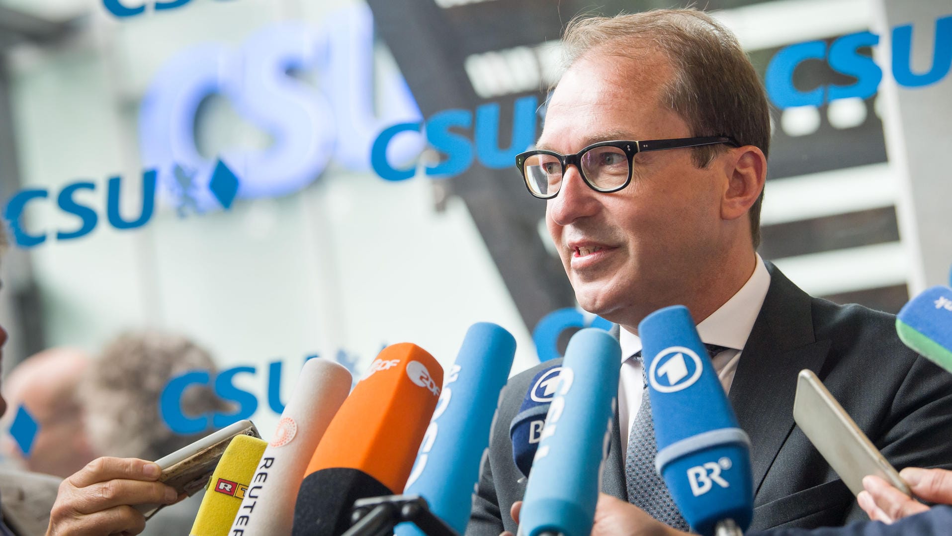 Alexander Dobrindt, Vorsitzender der CSU-Landesgruppe: Niemand war so auskunftsfreudig wie er, wenn es um Seehofers Plan ging. Aber sprach er wirklich mit Seehofers Billigung?