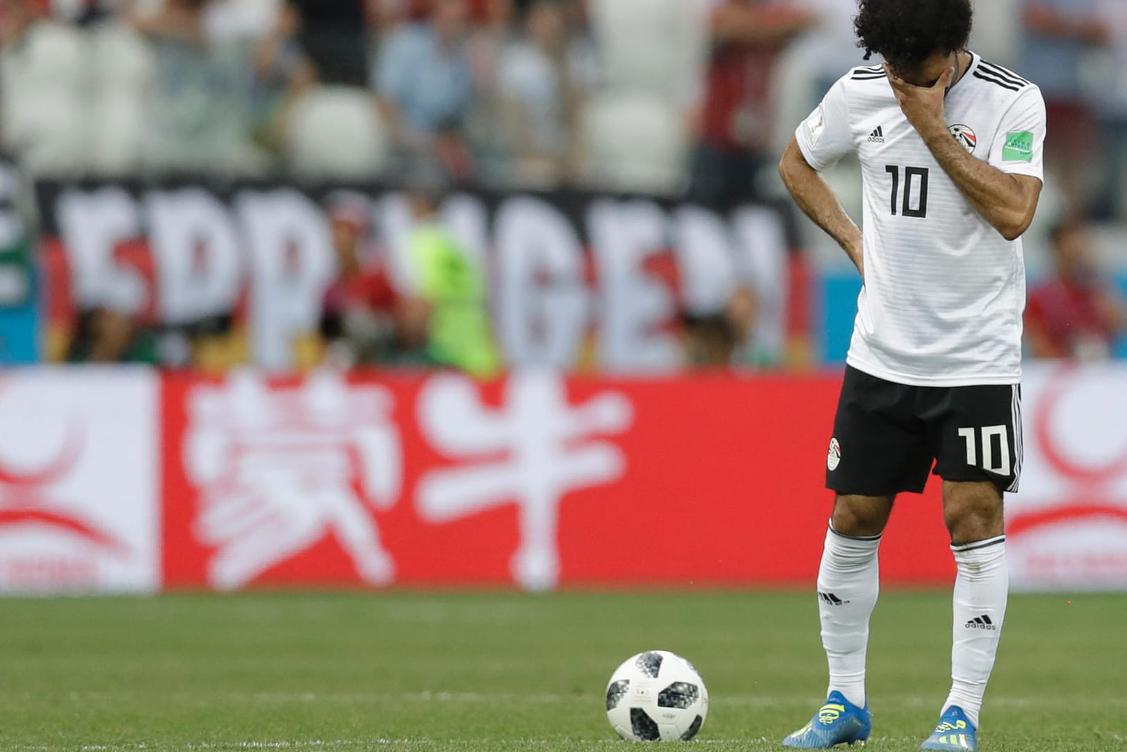 Trauriger Abschied: Ägyptens Topstürmer Mo Salah fährt punktlos von der WM nach Hause.
