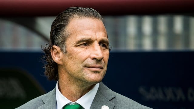Trainer Juan Antonio Pizzi Torroja konnte mit Saudi-Arabien beim 2:1 gegen Ägypten einen Erfolg verbuchen. Trainer Juan Antonio Pizzi Torroja konnte mit Saudi-Arabien beim 2:1 gegen Ägypten einen Erfolg verbuchen.
