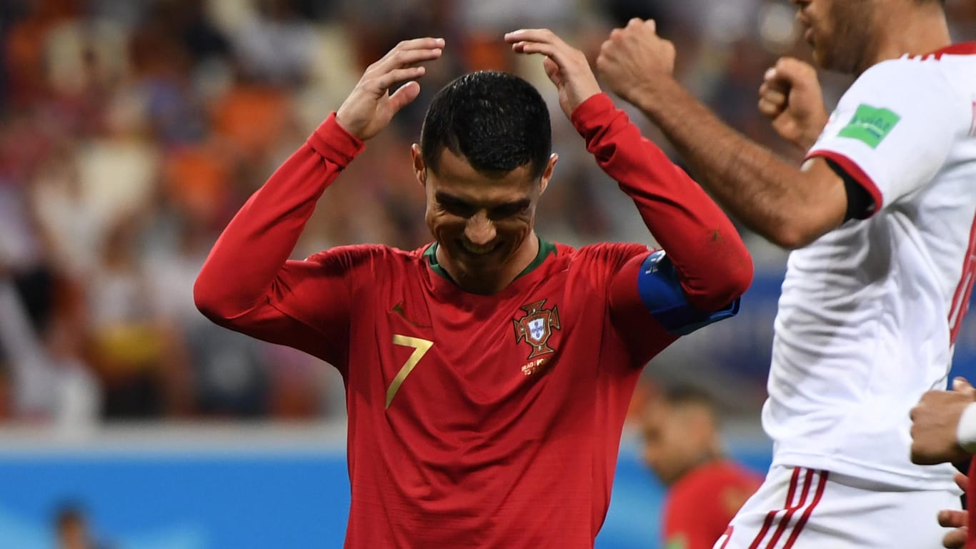 Ungewohnte Szene: Cristiano Ronaldo ärgert sich über einen verschossenen Elfmeter.