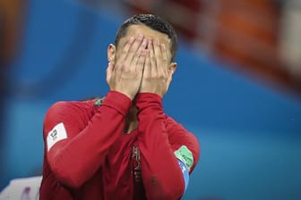 Hätte klappen können, hat es aber nicht: Cristiano Ronaldos Handy-Trick.