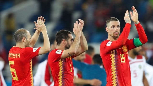 Mit Glück ins Achtelfinale: Spaniens Spieler nach dem 2:2 gegen den Iran.