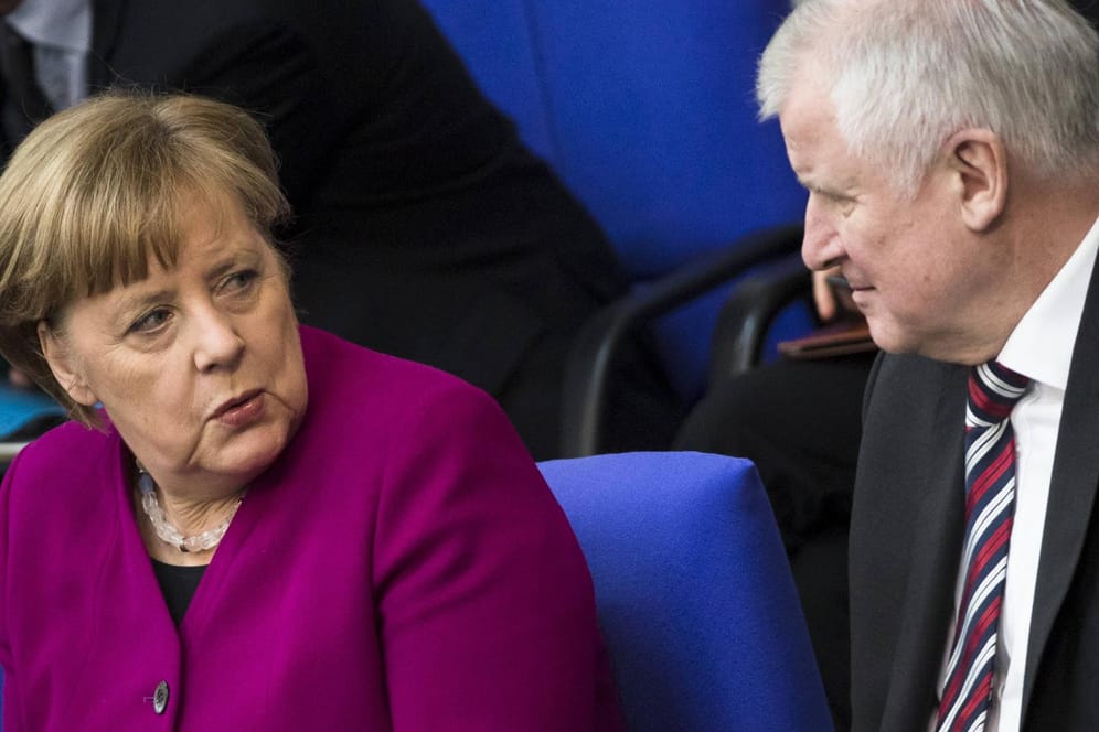 Merkel und Seehofer im Bundestag: Ein Ende des Parteienbündnisses von CDU und CSU hätte für beide Seiten unabsehbare Konsequenzen.