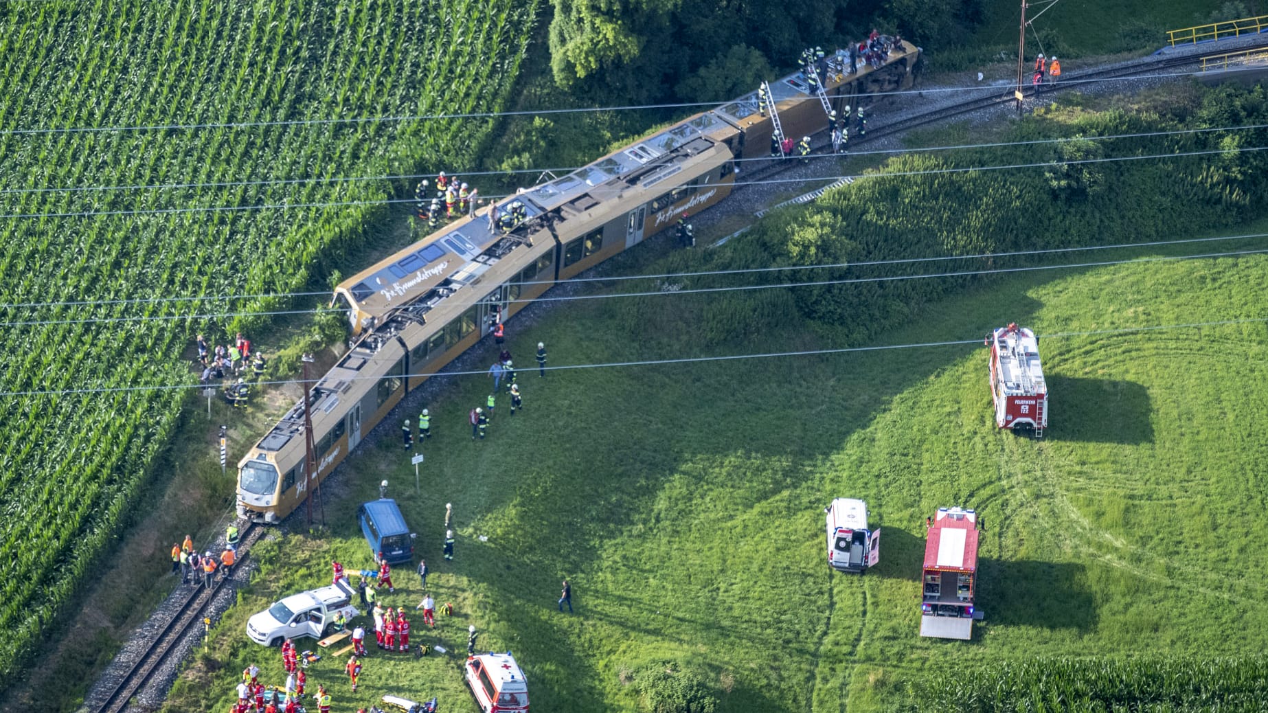 Gerersdorf im Osten von Österreich: Der Zug der Mariazellerbahn entgleiste um kurz nach 7 Uhr morgens in der Nähe der Ortschaft Völlerndorf. Gerersdorf im Osten von Österreich: Der Zug der Mariazellerbahn entgleiste um kurz nach 7 Uhr morgens in der Nähe der Ortschaft Völlerndorf.