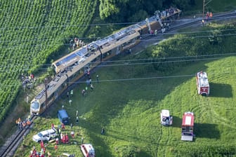 Gerersdorf im Osten von Österreich: Der Zug der Mariazellerbahn entgleiste um kurz nach 7 Uhr morgens in der Nähe der Ortschaft Völlerndorf.