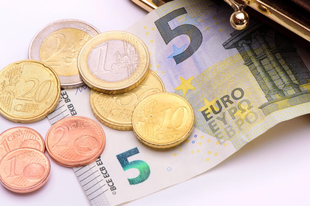 Gesetzlicher Mindestlohn: Ab Januar 2019 wird der gesetzliche Mindestlohn in Deutschland von 8,84 Euro pro Stunde zunächst auf 9,19 Euro und 2020 auf 9,35 Euro erhöht.