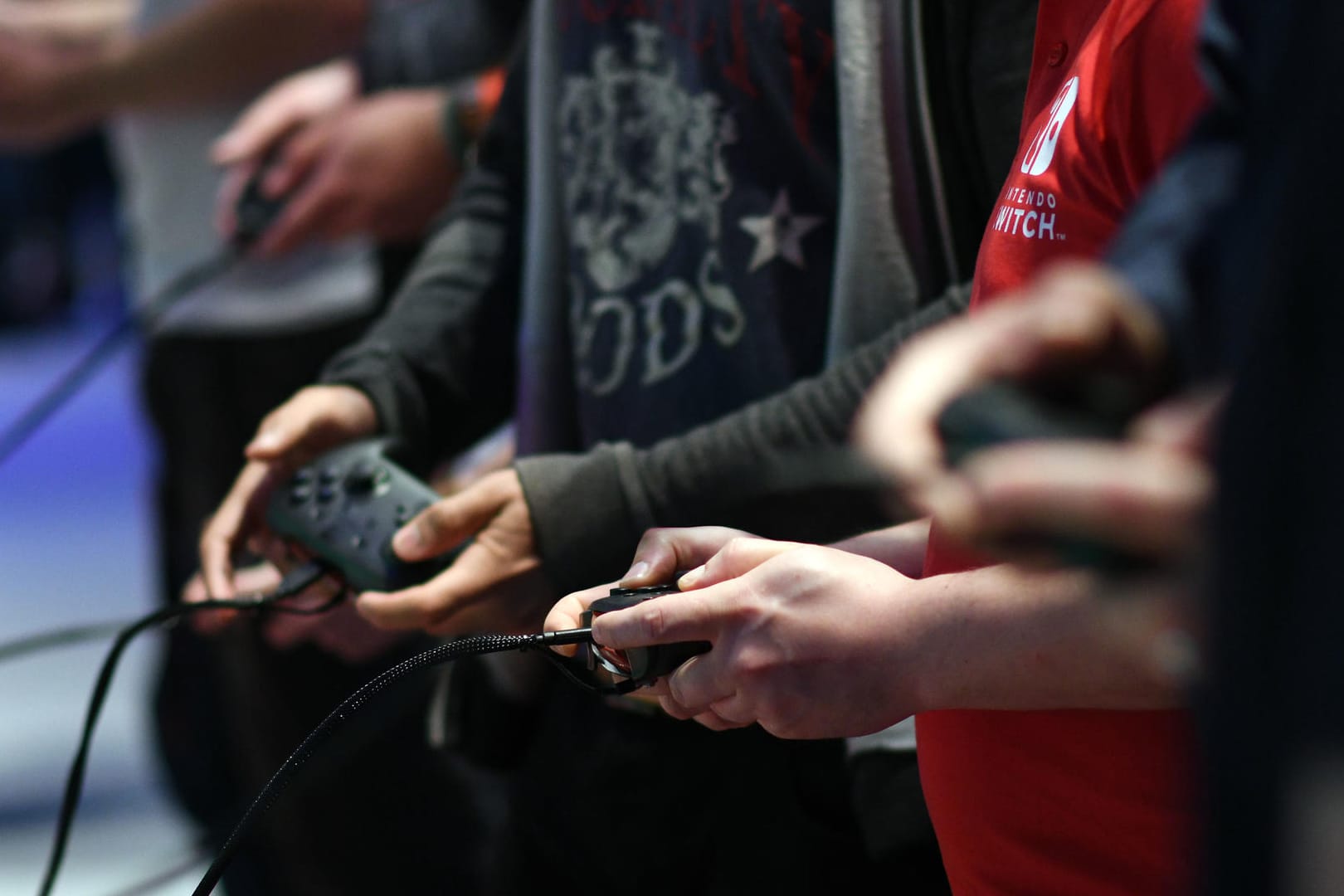 Besucher der Videospielmesse Gamescom 2017: Fünf Videospiel-Neuheiten für Juli im Überblick.