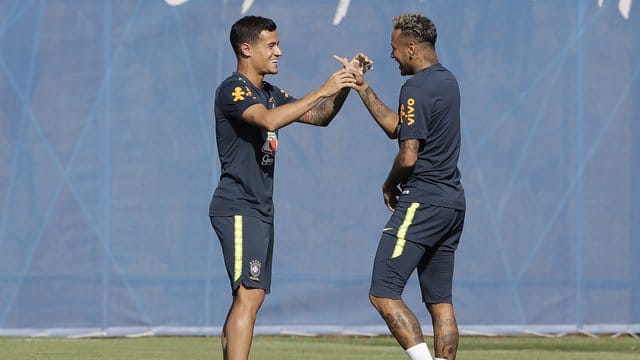 Seleção-Stars unter sich: Neymar (r) und Philippe Coutinho.