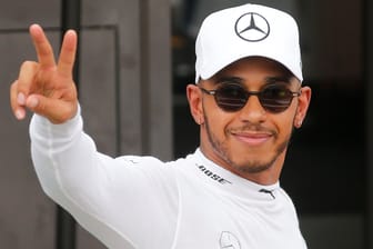 Lewis Hamilton feiert seinen Sieg beim GP von Frankreich: Nach Medienberichten soll er auch in den nächsten Jahren für Mercedes fahren.