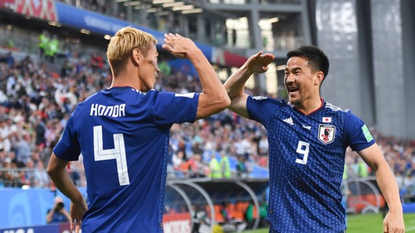 Shinji Okazaki bejubelt einen Treffer im Spiel gegen Kolumbien.