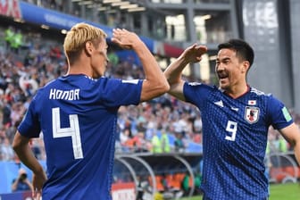 Shinji Okazaki bejubelt einen Treffer im Spiel gegen Kolumbien.