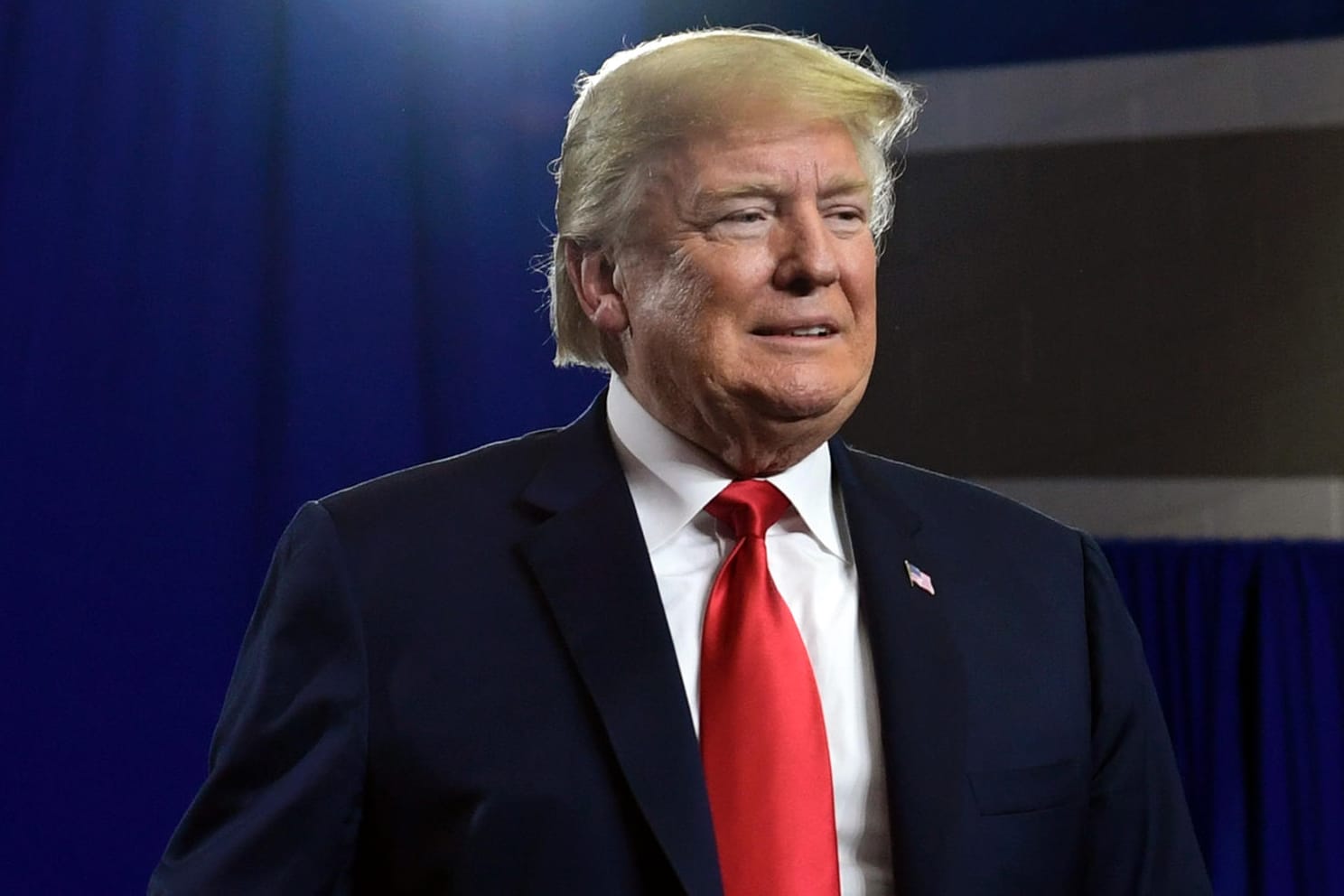 Donald Trump: Die Einreisesperre für Menschen aus mehreren muslimischen Staaten darf bestehen bleiben.