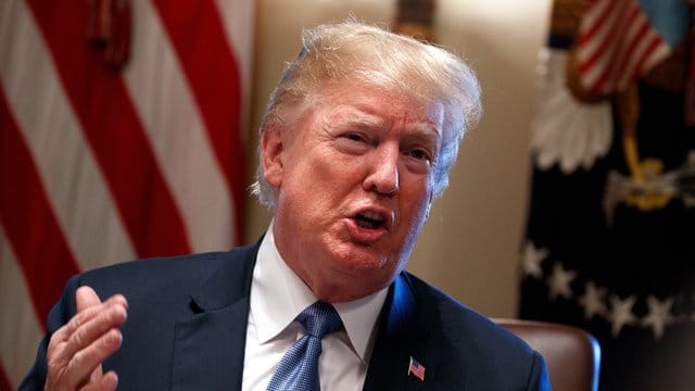 Das erste Einreiseverbot für Menschen aus mehreren überwiegend muslimisch geprägten Ländern hatte Trump nur eine Woche nach seinem Amtsantritt am 20. Das erste Einreiseverbot für Menschen aus mehreren überwiegend muslimisch geprägten Ländern hatte Trump nur eine Woche nach seinem Amtsantritt am 20.