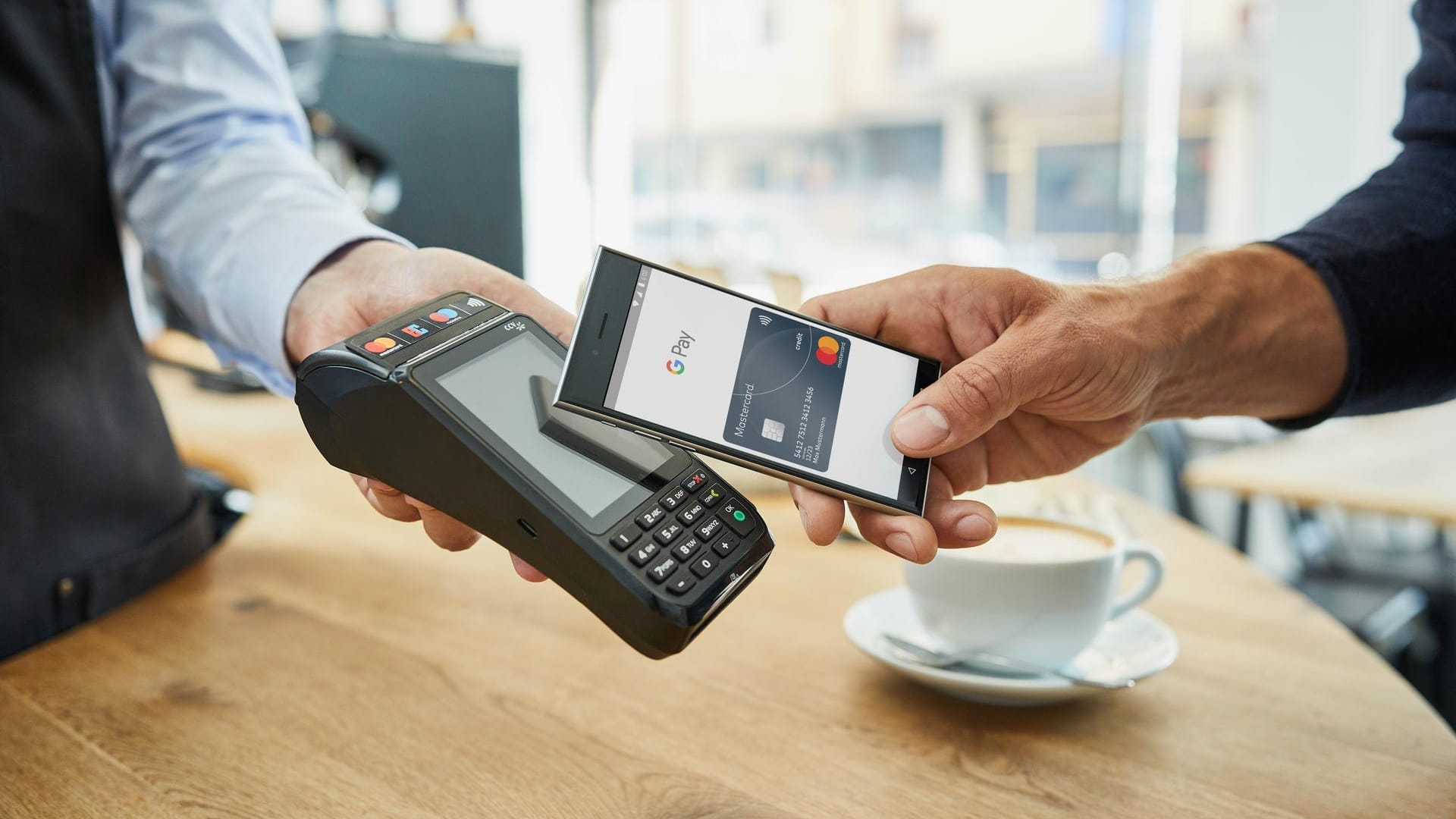 Google Pay: Mehrere Banken kooperieren mit Google, um ihren Kunden das mobile Bezahlen mit dem Smartphone zu ermöglichen.