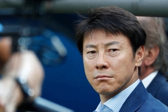 Südkoreas Trainer Tae-Yong Shin fühlt sich von den Vergleichen mit Bundestrainer Löw geehrt.