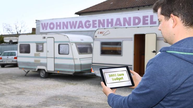 Privat und von Händlern werden diverse Caravans unter 3.000 Euro angeboten. Wie viel Urlaubspotenzial steckt noch in den alten Kisten?