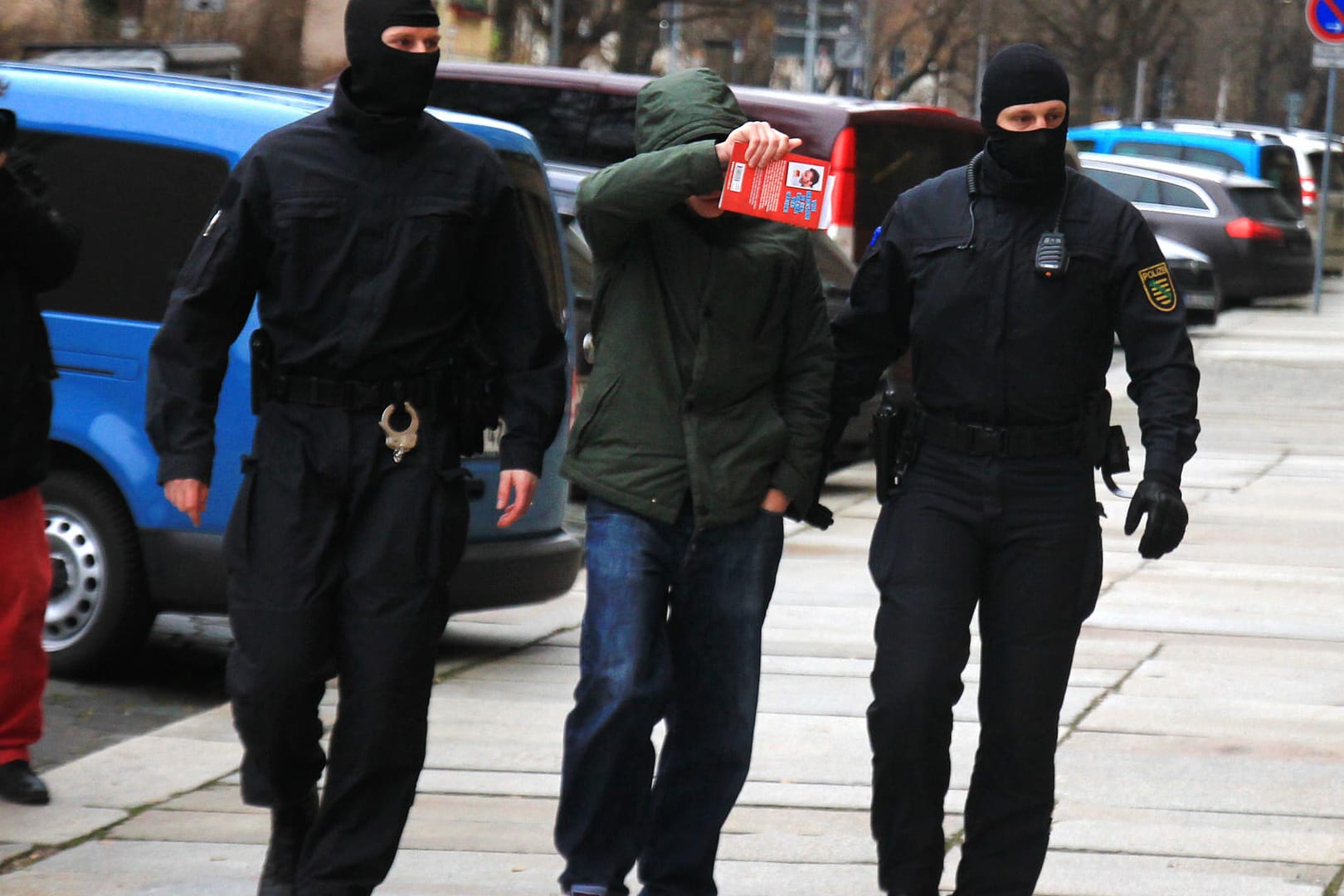 Razzia und Festnahmen bei rechter "Freier Kameradschaft Dresden" im November 2016: Sächsische Polizei: Aktuell werden zehn Männer verdächtigt, Mitglieder der kriminellen Vereinigung zu sein.