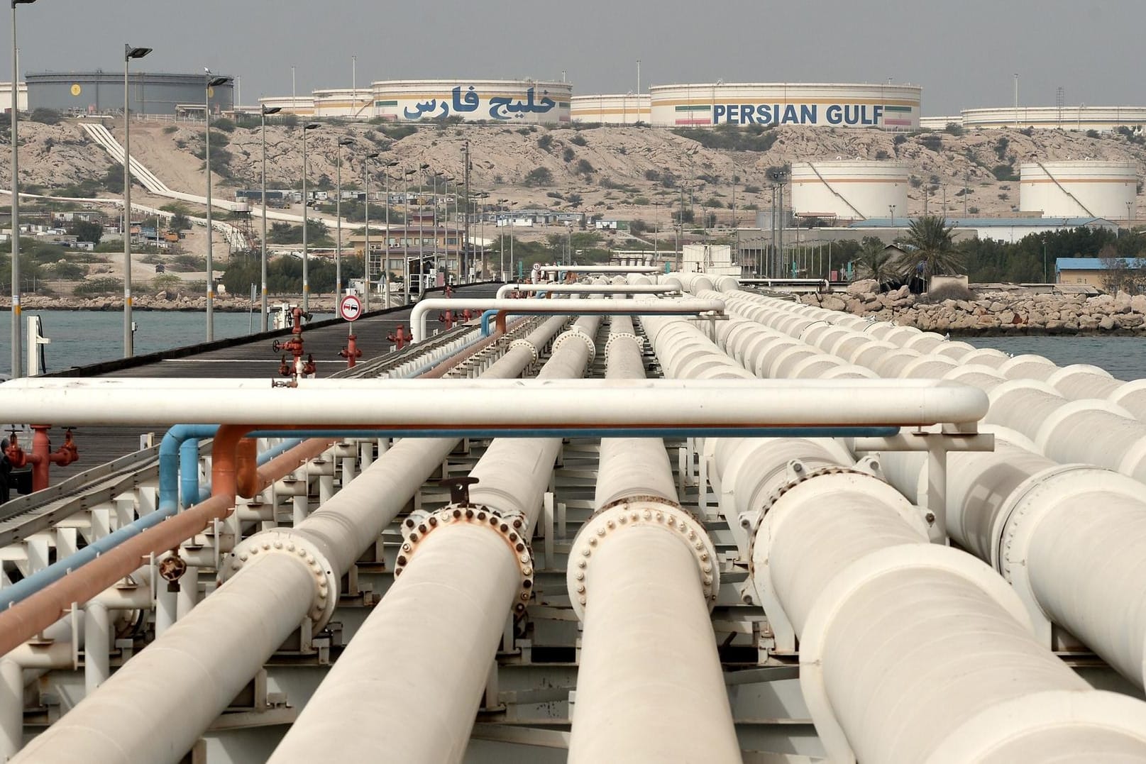 Ein Ölhafen im Iran: Die USA fordern von allen Ländern einen Import-Stopp für iranisches Öl.