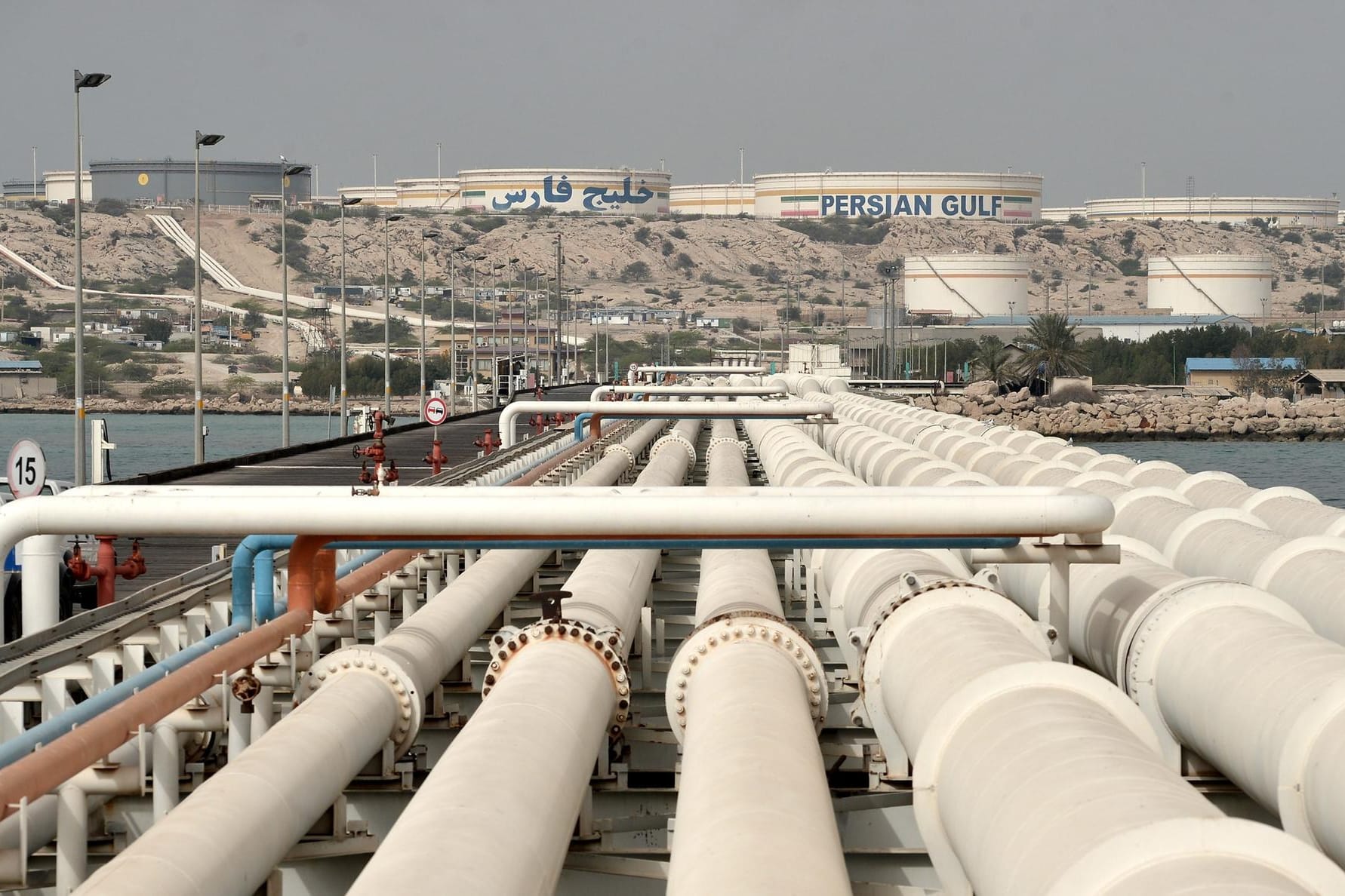 Ein Ölhafen im Iran: Die USA fordern von allen Ländern einen Import-Stopp für iranisches Öl.