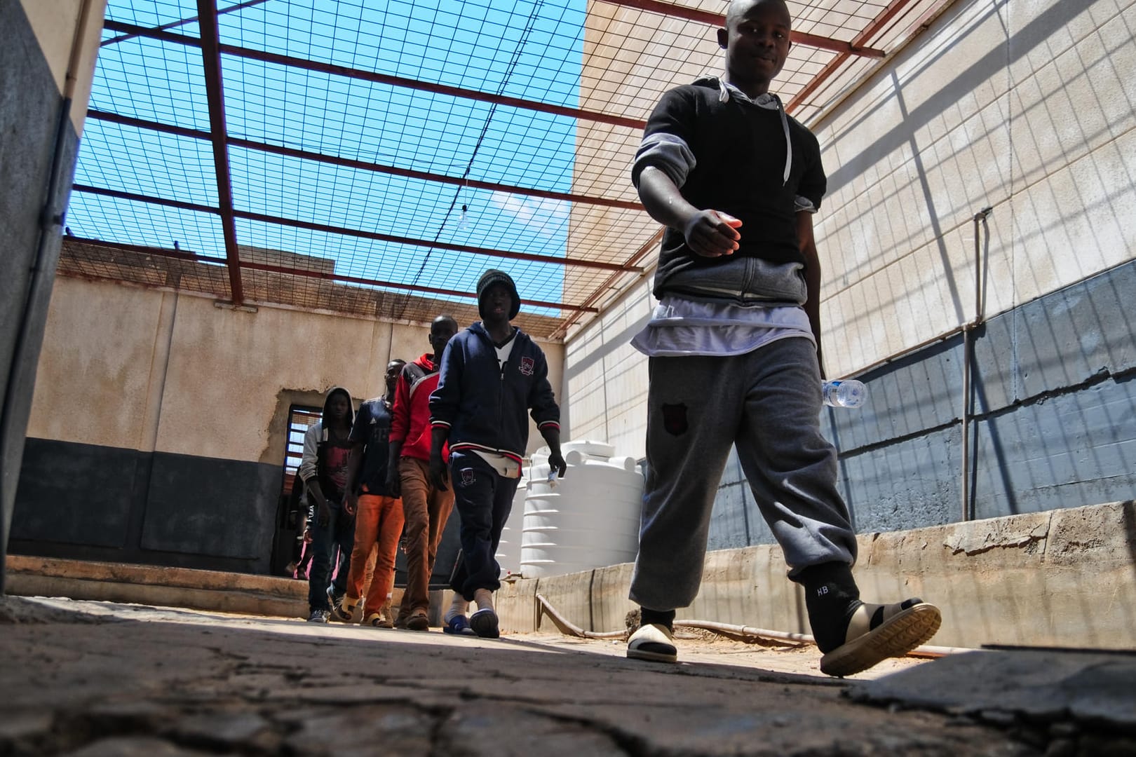 Ein Flüchtlingslager im libyschen Tripolis: Diplomaten berichten von grauenhaften Zuständen – Italien möchte in dem Land Auffanglager errichten lassen.