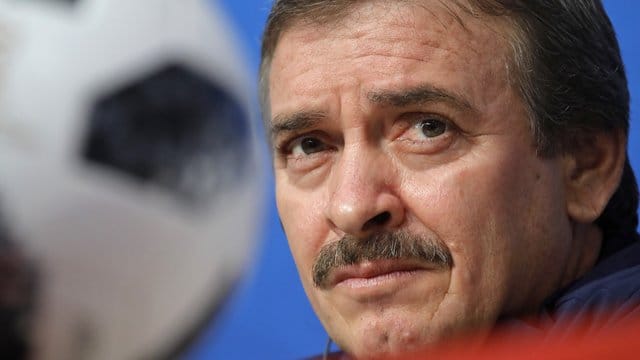 Costa Ricas Trainer Óscar Ramírez kränkt die zum Teil sehr heftige Kritik an seiner Person. Costa Ricas Trainer Óscar Ramírez kränkt die zum Teil sehr heftige Kritik an seiner Person.