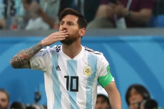 Lionel Messi feiert seinen Treffer gegen Nigeria - es ist das 100.