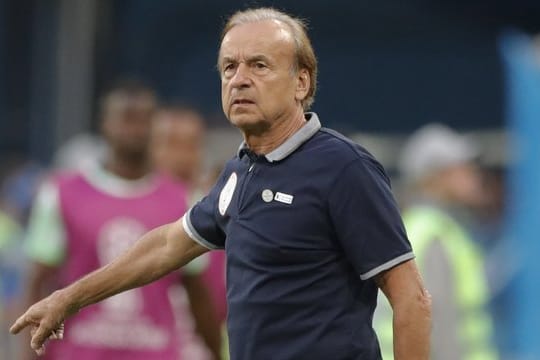 Nigerias Trainer Gernot Rohr möchte trotz der WM-Enttäuschung seinen Vertrag bis 2020 erfüllen.