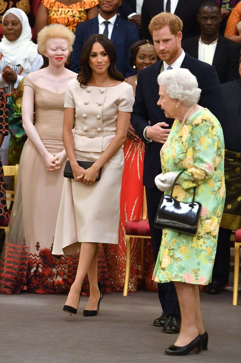 Bei den "Queen's Young Leaders Awards": Herzogin Meghan, Prinz Harry und Königin Elizabeth II.