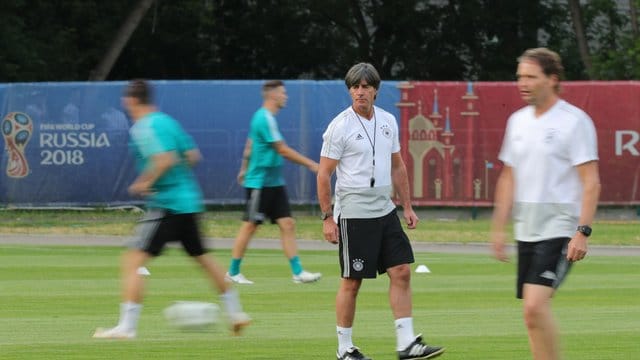 Joachim Löw will sich nicht auf Rechenspiele einlassen.