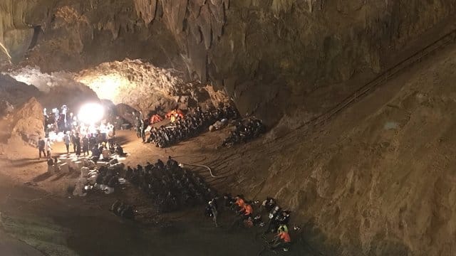Rettungsteams sind in der Höhle in der nordthailändischen Provinz Chiang Rai. Rettungsteams sind in der Höhle in der nordthailändischen Provinz Chiang Rai.