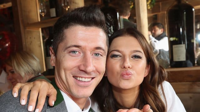 Geschäftlich läuft es beim Ehepaar Lewandowski anscheinend richtig gut. Geschäftlich läuft es beim Ehepaar Lewandowski anscheinend richtig gut.