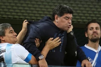 Das Spiel seiner Argentinier nahm Diego Maradona emotional sehr mit.