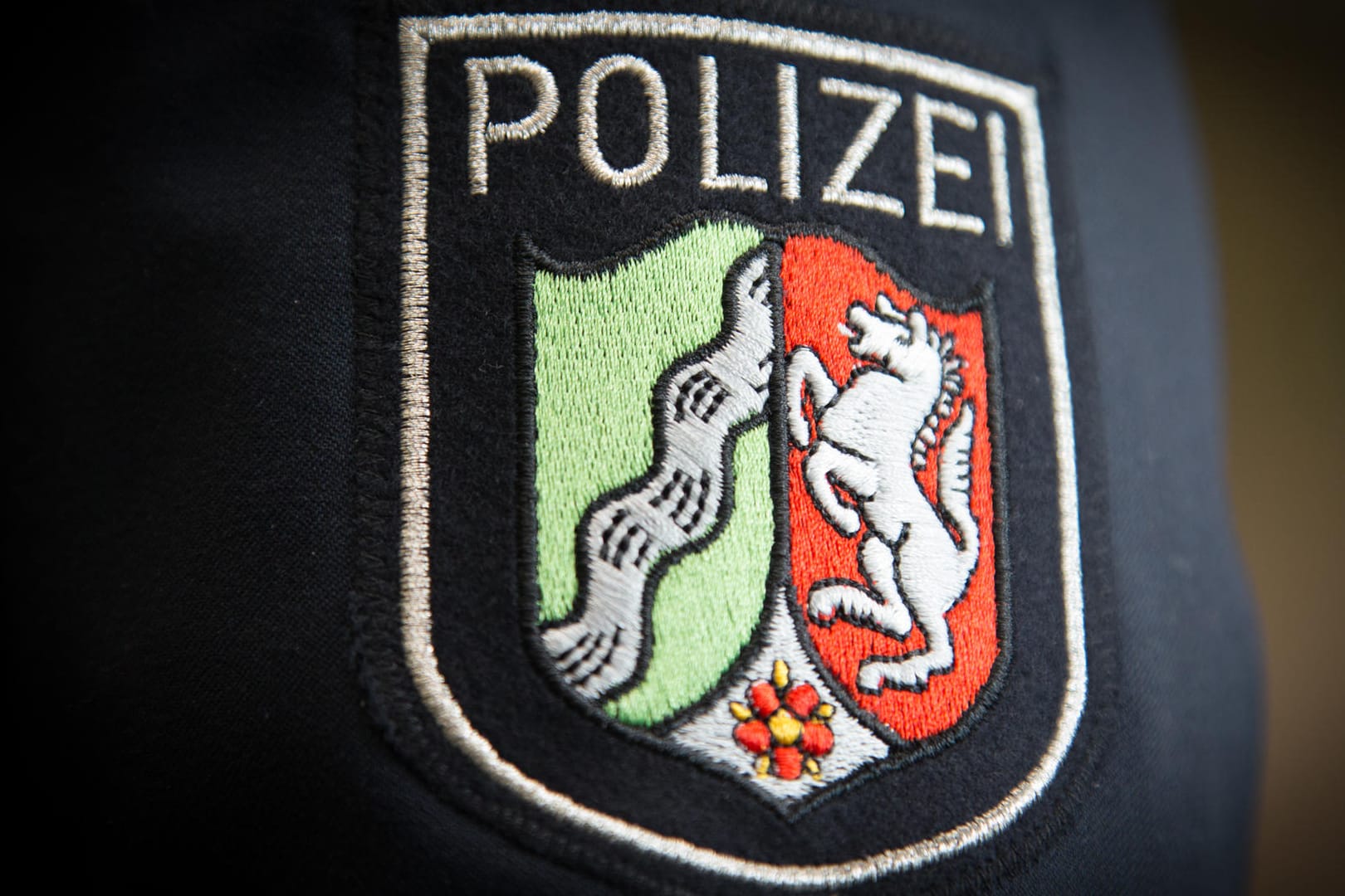 Nordrhein-westfälische Polizei: Bei einem Verdächtigen wurden etliche Chemikalien sichergestellt. (Symbolbild)