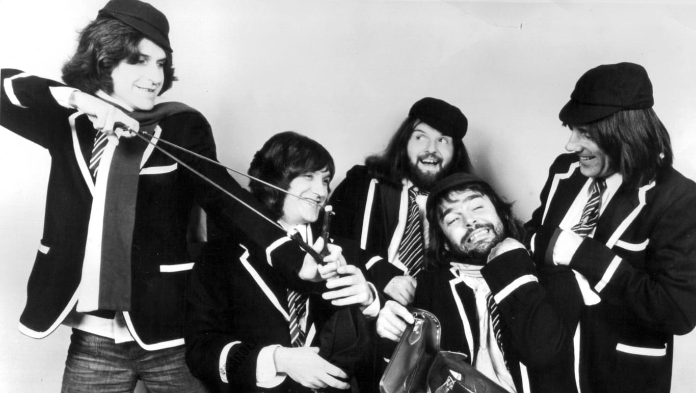 The Kinks: Ray Davies, Dave Davies, John Gosling, John Dalton und Mick Avory.