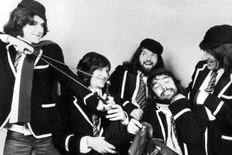The Kinks: Ray Davies, Dave Davies, John Gosling, John Dalton und Mick Avory.