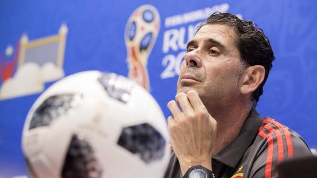 Fernando Hierro ist der Interimscoach der spanischen Nationalmannschaft. Fernando Hierro ist der Interimscoach der spanischen Nationalmannschaft.