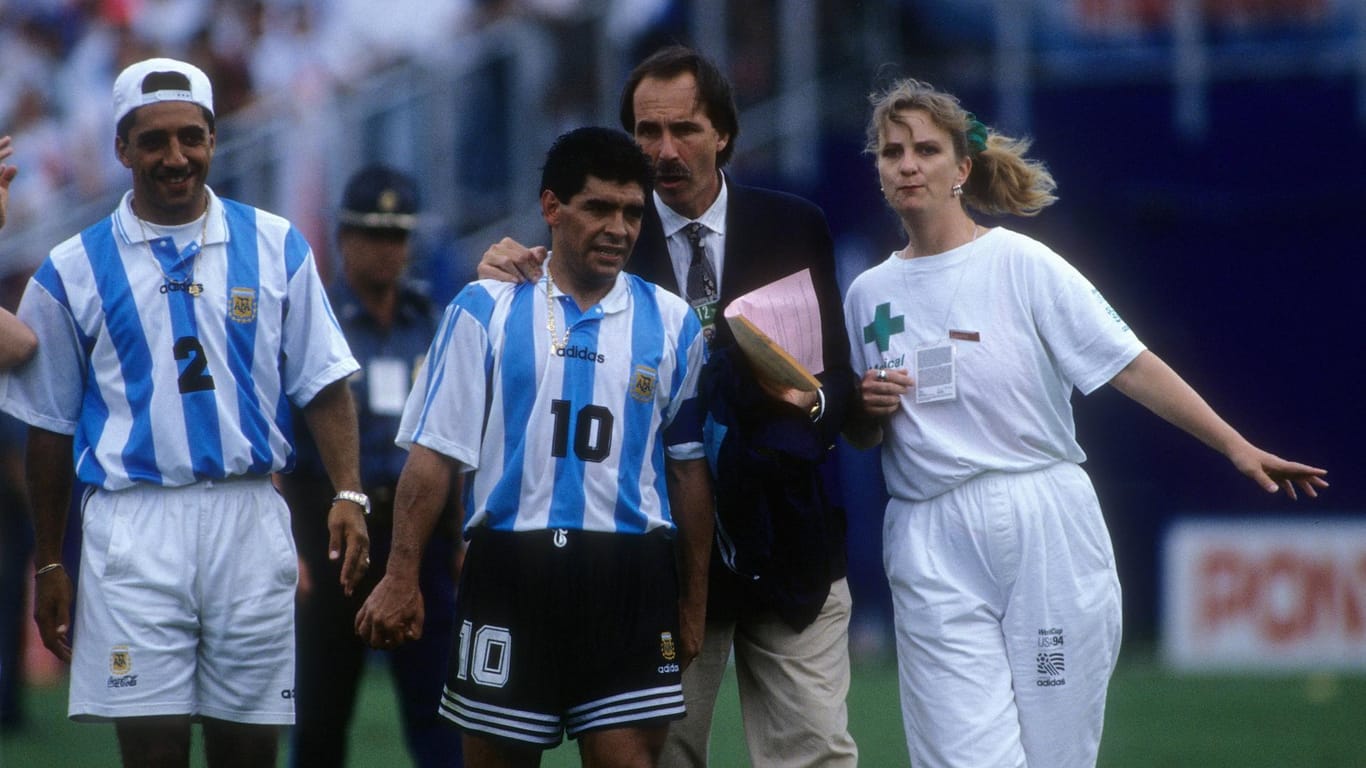 WM 1994: Maradona muss zur Dopingprobe. und wird positiv getestet.