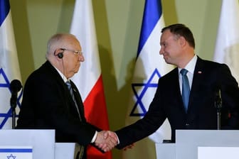 Handschlag: Polens Präsident Andrzej Duda (r.